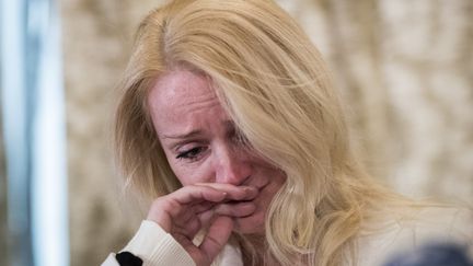 Rocxanne Deschamps, amie de la famille de l'auteur de la fusillade de Parkland, en conférence de presse, le 20 mars 2018, à New York.&nbsp; (DREW ANGERER / GETTY IMAGES NORTH AMERICA / AFP)