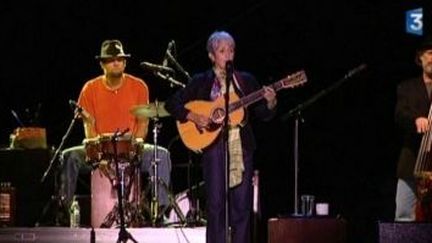 Joan Baez et Marianne Aya Omac aux Internationales de la guitare
 (Culturebox)