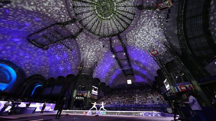 Une finale 100% française dans le cadre enchanteur du Grand Palais. Le 29 juillet, Manon Apithy-Brunet remporte la finale olympique de sabre face à Sara Balzer. Une finale regardée par près de 7,5 millions de personnes sur France 2. (SIPA)