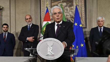 Le président&nbsp;italien, Sergio Mattarella, devant les journalistes après sa rencontre avec Giuseppe Conte, dimanche 27 mai 2018, au palais du Quirinal à Rome (Italie). (VINCENZO PINTO / AFP)