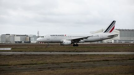 La Russie a blacklisté 36 compagnies de son espace aérien, dont Air France. (MATTHIEU RONDEL / HANS LUCAS VIA AFP)