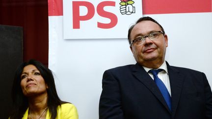 Les socialistes Samia Ghali et Patrick Mennucci, le 20 octobre 2013 &agrave; Marseille (Bouches-du-Rh&ocirc;ne). (ANNE-CHRISTINE POUJOULAT / AFP)