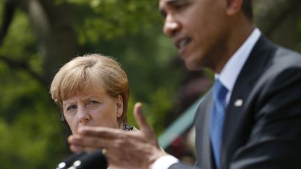 La chanceli&egrave;re allemande, Angela Merkel, et le pr&eacute;sident am&eacute;ricain,&nbsp;Barack Obama, &agrave; la Maison Blanche, &agrave; Washington, le 2 mai 2014. (REUTERS)