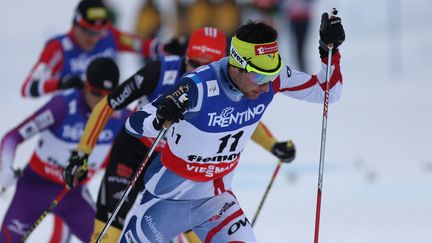 Le Fran&ccedil;ais Jason Lamy-Chappuis lors de l'&eacute;preuve du 10 km de ski de fond, vendredi 22 f&eacute;vrier 2013 &agrave; Cavalese (Italie).&nbsp; (PIERRE TEYSSOT / AFP)