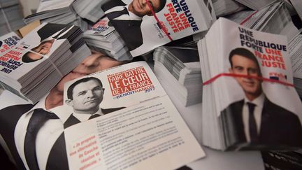 Les camps des deux finalistes veulent calmer le jeu, pour passer à la campagne du second tour de la primaire de la gauche. (JOEL PHILIPPON / MAXPPP)