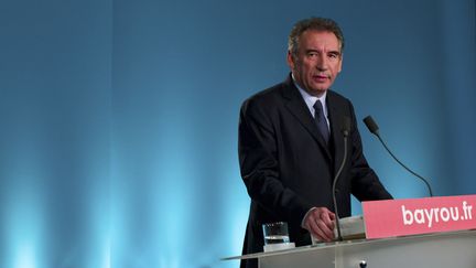 Fran&ccedil;ois Bayrou s'adresse &agrave; ses partisans le soir du premier tour de l'&eacute;lection pr&eacute;sidentielle, le 22 avril 2012.&nbsp; (JULIEN MUGUET / REUTERS )