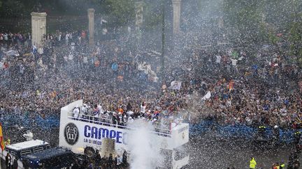 Les joueurs du Real ont été accueillis par leurs supporteurs (VICTOR LERENA / EFE)