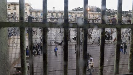 &nbsp; (Les gardiens des Baumettes( ici en 2012) s'inquiètent des colis lancés dans la cour © Maxppp)