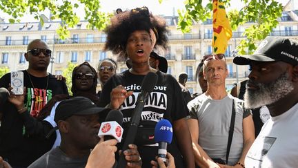 Assa Traoré lors du rassemblement en hommage à son frère Adama, le 8 juillet 2023. Le rassemblement avait été interdit par la préfecture de police de Paris. (BERTRAND GUAY / AFP)