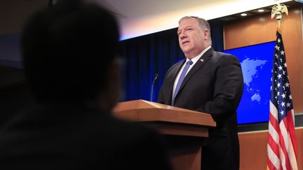 Le chef de la diplomatie américaine, Mike Pompeo, lors d'une conférence de presse à Washington, mercredi 5 août 2020. (PABLO MARTINEZ MONSIVAIS / POOL / AFP)