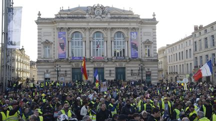 La manifestation des "gilets jaunes" devant l'opéra, place de la Comédie à Montpellier, le 9 février 2019. (GIACOMO ITALIANO / MAXPPP)