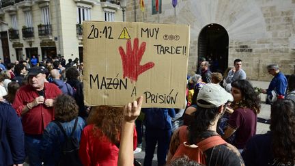 La tête du président de la région de Valence, en Espagne, Carlos Mazón, est réclamée par les habitants depuis les les inondations meurtrières du 29 octobre 2024. (JOSE JORDAN / AFP)