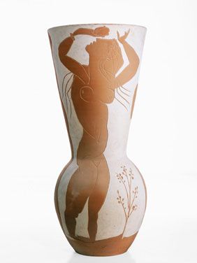 Pablo Picasso, Vase aux danseuses ou Bacchanale, 24 juillet 1950, Grand vase à col évasé (empreinte originale), pièce unique, collection particulière.
 (Succession Picasso 2013, crédit photo : Maurice Aeschimann)