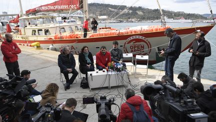 Conférence de presse de l'ONG Proactiva Open Arms à Barcelone (Espagne), le 19 mars 2018.
 (LLUIS GENE / AFP)