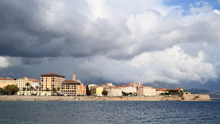 Une vue générale de la ville d'Ajaccio (Corse-du-Sud). (RICHARD VILLALON / MAXPPP)