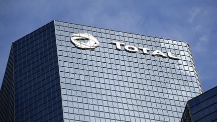 Les bureaux de Total à la Défense à Paris, le 15 septembre 2015. (BERTRAND GUAY / AFP)