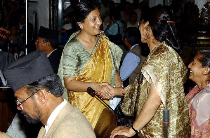 Mme Bidya Devi Bhandari lors de la première session d'ouverture du Parlement à Katmandou, le 28 avril 2006. (DEVENDRA M SINGH / AFP)