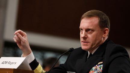 L'amiral Mike Rogers, directeur de la NSA, témoigne devant le Sénat américain, à Washington (Etats-Unis), le 9 mai 2017. (AARON BERNSTEIN / REUTERS)