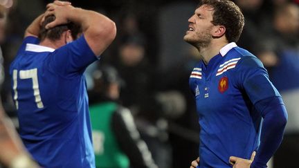 Les joueurs de l'&eacute;quipe de France de rugby, Adrien Plante et Vincent Debaty, le 15 juin 2013 &agrave;&nbsp;Christchurch (Nouvelle-Z&eacute;lande). (MARTY MELVILLE / AFP)