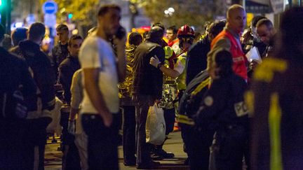 &nbsp; (Prise en charge des victimes après l'attaque au Bataclan, Paris 13 novembre 2015 © Maxppp)