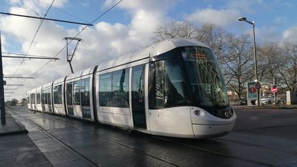 Une rame du tramway de Rouen (Seine-Maritime), le 25 janvier 2021. (YVES RENÉ TAPON / RADIO FRANCE)