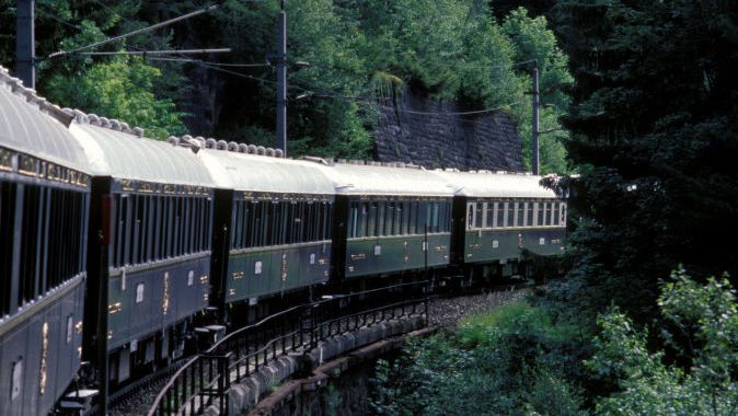 L'Orient Express Venise-Simplon en juin 2003 en Italie. (FRANCOIS GOUDIER / GAMMA-RAPHO VIA GETTY)