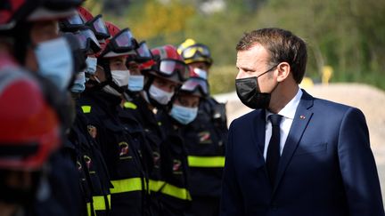 Emmanuel Macron à Tende (Alpes-Maritimes), le 7 octobre 2020. (CHRISTOPHE SIMON/AP/SIPA)