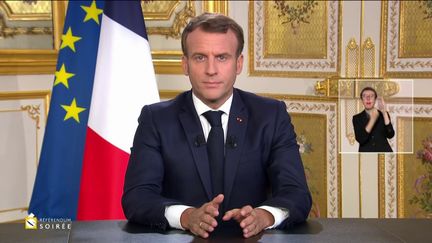 Emmanuel Macron prononce une allocution depuis l'Elysée, à Paris, le 4 octobre 2020. (FRANCE TELEVISIONS)