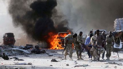 Un attentat au camion piégé fait au moins 140 morts et 300 blessés à Mogadiscio. (Reuters/ Feisal Omar)