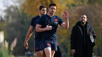 Bernard Le Roux, au centre, lors d'un entraînement au centre national du rugby de Marcoussis, le 13 novembre 2020.
 (ANNE-CHRISTINE POUJOULAT / AFP)