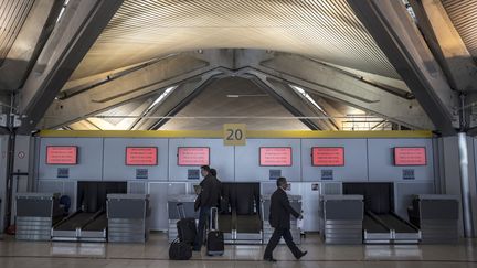 A l'a&eacute;roport de Lyon-Saint-Exup&eacute;ry, le 2 avril 2012. (JEAN-PHILIPPE KSIAZEK / AFP)