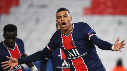 Kylian Mbappé, buteur face au FC Barcelone, en Ligue des Champions, le 10 mars 2021.  (FRANCK FIFE / AFP)