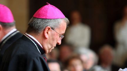 Mgr Luigi Ventura, nonce apostolique en France, ci-contre le 18 septembre 2012, lors&nbsp;de la bénédiction du cloître rénové de l'abbaye de Lagrasse, dans le Var. (MAXPPP)