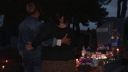 Le jour de la Toussaint, mardi 1er novembre, marque les célébrations de nos défunts. Il n'est pas simple d'évoquer la mort, surtout quand elle concerne un enfant. À Marseille, une association soutient les familles confrontées à la perte d'un enfant et les accompagne sur le long chemin de la résilience. (FRANCE 3)