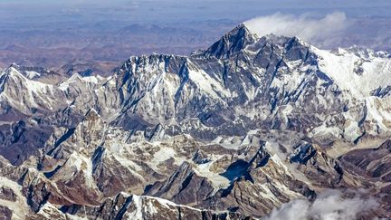 Le mont Everest, le 21 novembre 2017 au Népal. (ALEX TUDORICA / LEEMAGE / AFP)