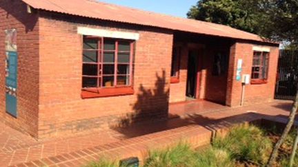 La maison de Mandela à Soweto. Son premier domicile familial où il vécut de 1946 à 1962. Juste à côté, habitait Desmond Tutu, le célèbre archevêque anglican, prix Nobel de la paix en 1984. (Stéphane Dubun)