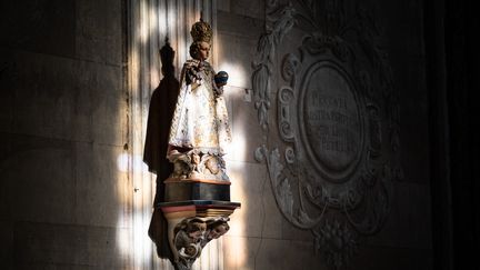 Une statue dans l'église de&nbsp;Rabastens (Occitanie), le 12 février 2021. (ADRIEN NOWAK / HANS LUCAS / AFP)