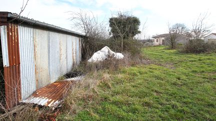 Un nouveau-né&nbsp;âgé de quelques jours a été découvert, dimanche 27 décembre 2015, dans un cabanon situé sur un terrain privé à Bignac (Charente).&nbsp; (MAXPPP)