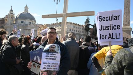 Manifestation de victimes de pédophilie dans l'Eglise à Rome, le 23 février 2019. (VINCENZO PINTO / AFP)