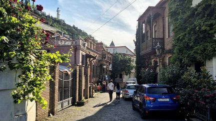 Les rues de la vieille ville de Tbilissi (Géorgie). (FABIEN MAGNENOU / FRANCEINFO)