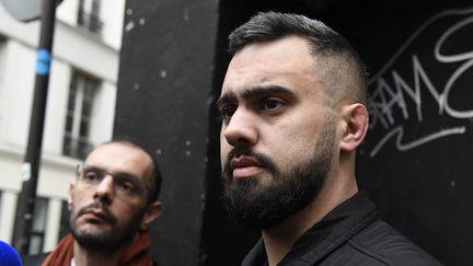 Eric Drouet, l'une des figures des "gilets jaunes", quitte le commissariat du 2e arrondissement de Paris, le 3 janvier 2019. (BERTRAND GUAY / AFP)