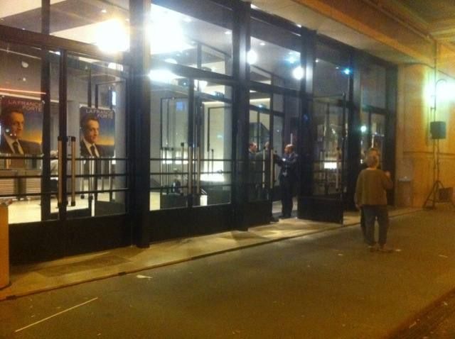 La nuit est tombée. Les militants ont déserté la maison de la Mutualité, à Paris. (CR)