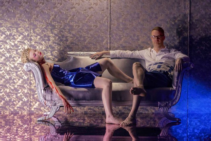 Elle Fanning et Nicolas Winding Refn pendant le tournage de "The Neon Demon"
