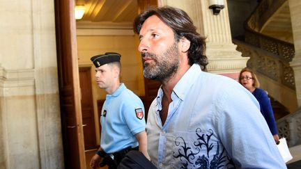 Arnaud Mimran arrive au palais de justice de Paris pour&nbsp;les délibérations de son procès&nbsp;sur&nbsp;l'escroquerie présumée à la taxe carbone, le&nbsp;7 juillet 2016.&nbsp; (BERTRAND GUAY / AFP)