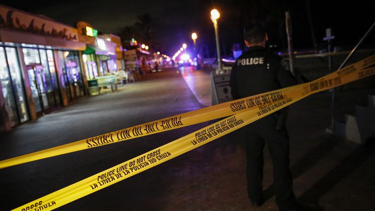 A police officer in Hollywood, Florida, May 29, 2023 in the United States.  (MARCO BELLO / ANADOLU AGENCY)