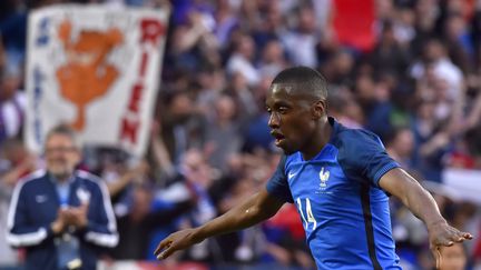 Blaise Matuidi, le milieu de terrain des Bleus, buteur contre le Cameroun en match de préparation à l'Euro, le 30 mai 2016 à Nantes (Loire-Atlantique). (LOIC VENANCE / AFP)