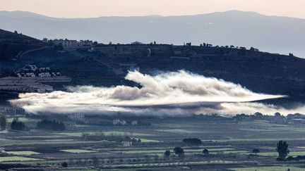 Le village de Khiam, dans le sud du Liban, après un bombardement israélien, le 8 janvier 2024. (RABIH DAHER / AFP)