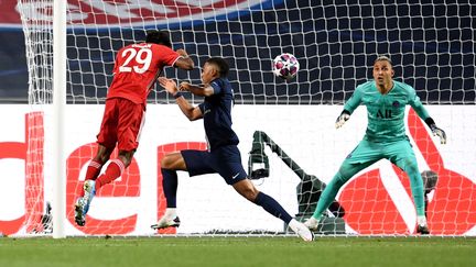 Kingsey Coman marquant le premier et seul but du match, offrant la victoire au Bayern Munich, en finale de la Ligue des champions, le 23 août 2020. (POOL NEW / REUTERS)