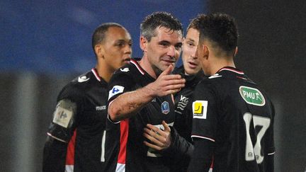 Les joueurs de l'AS Monaco se f&eacute;licitent apr&egrave;s leur qualification pour les 16es de finale de la Coupe de France contre Vannes (3-2), le 5 janvier &agrave; Vannes. (JEAN-SEBASTIEN EVRARD / AFP)