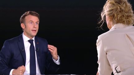 Le président de la République, Emmanuel Macron,&nbsp;sur le plateau&nbsp;de l'émission politique "L'Evénement" sur France 2, le 26 octobre 2022. (FRANCE 2)